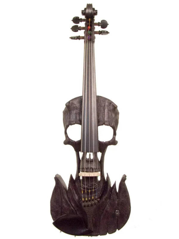 Stratton Skull Semi-Custom 5-string, Deep Cut Flames, black